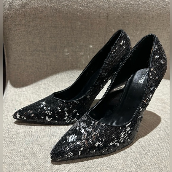 Black and Silver Sequined Heels • size 6 - Picture 2 of 6